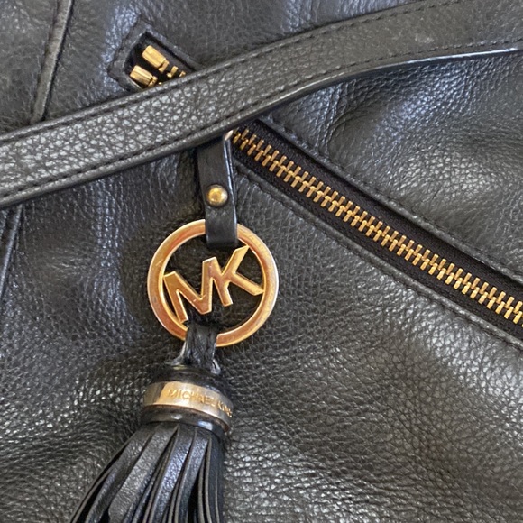 Michael Kors black leather purse, shoulder strap, zipper - Picture 2 of 13